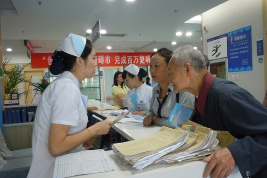 “百萬光明行——白內(nèi)障復(fù)明工程”成效突出  患者連聲叫好
